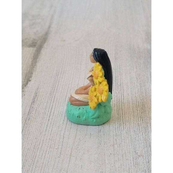 Mini Pocahontas sunflower Disney Pixar princess toy figure - Picture 2 of 5
